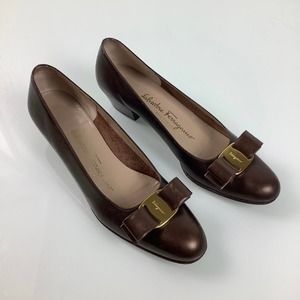 VGT Salvatore Ferragamo Varina Bronze Leather Vera Bow Heels size 7 EUC